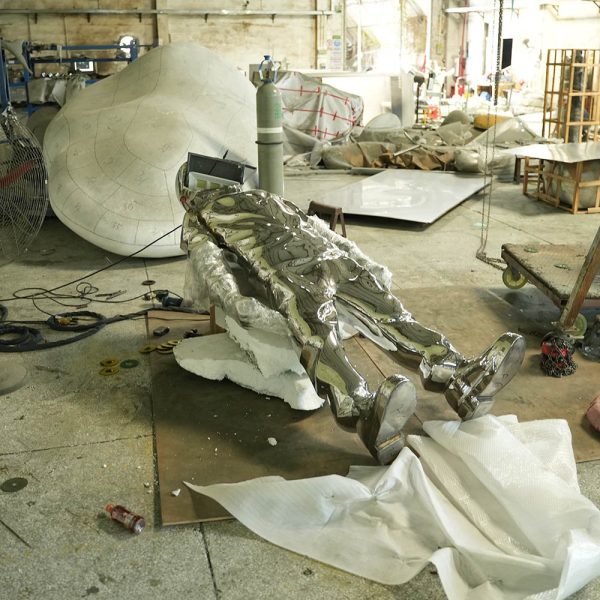 Stainless Steel Figure Sculpture Custom Modern Art Sculpture Factory