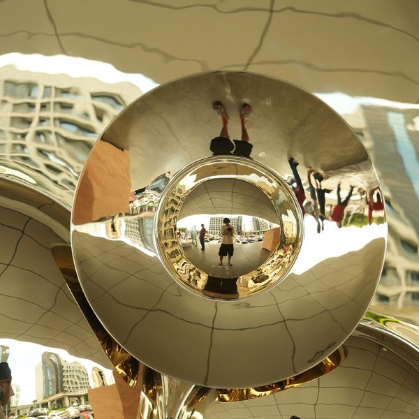 Modern art golden phantom mirror sculpture - Image 2