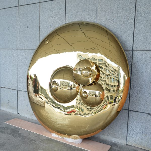 Modern art golden phantom mirror sculpture - Image 4