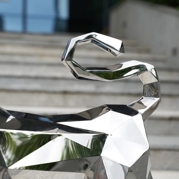 Majestic King Metal Lion Sculpture - Image 3