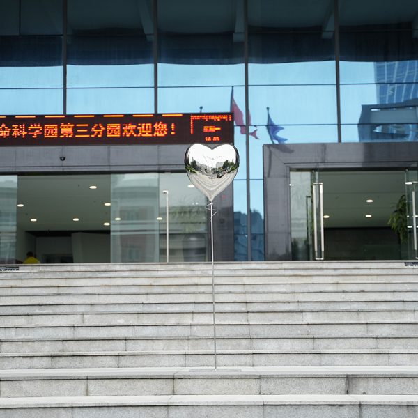 Modern stainless steel silver heart balloon sculpture outdoor art decoration - Image 2