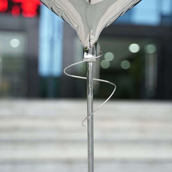 Modern stainless steel silver heart balloon sculpture outdoor art decoration - Image 3