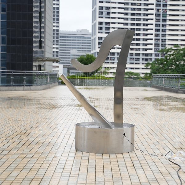 Modern stainless steel water organ sculpture: an artistic combination of sound and water