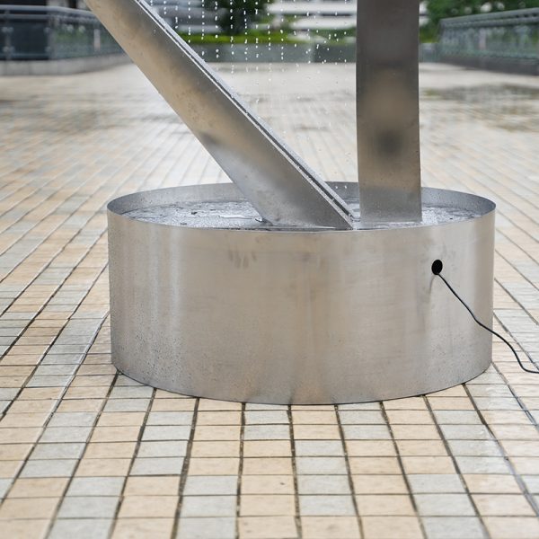 Modern stainless steel water organ sculpture: an artistic combination of sound and water - Image 2